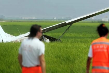 Muere el piloto de una avioneta al precipitarse al suelo en Alcázar de San Juan