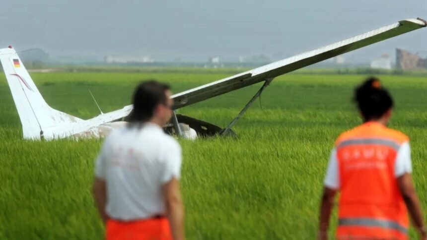 Muere el piloto de una avioneta al precipitarse al suelo en Alcázar de San Juan