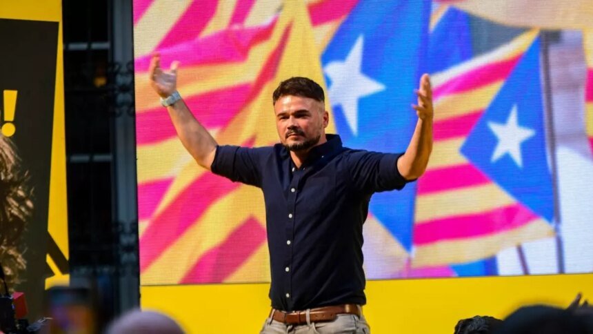 El candidato de ERC al Congreso por Barcelona, Gabriel Rufián, en el acto final de la campaña electoral de los republicanos en Barcelona