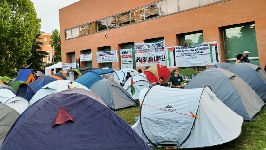 Las acampadas contra Israel versionan la canción de España en Eurovisión: "Si salgo sola, cae una bomba"
