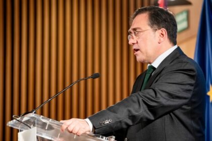 Israel impide hacer escala a un barco que le llevaba armas contra Hamás