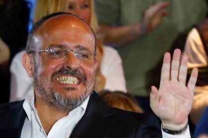 El PP denuncia que el PSOE maniobra para "expulsar" de Cataluña a la Policía y a la Guardia Civil