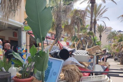 Una camarera del Medusa Beach Club de Palma: «Estoy en 'shock', vi caer a mi compañera desde la terraza»