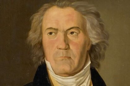 Imagen del fragmento de púrpura de Tiro encontrado en el interior de las cañerías de unas antiguas termas romanas.