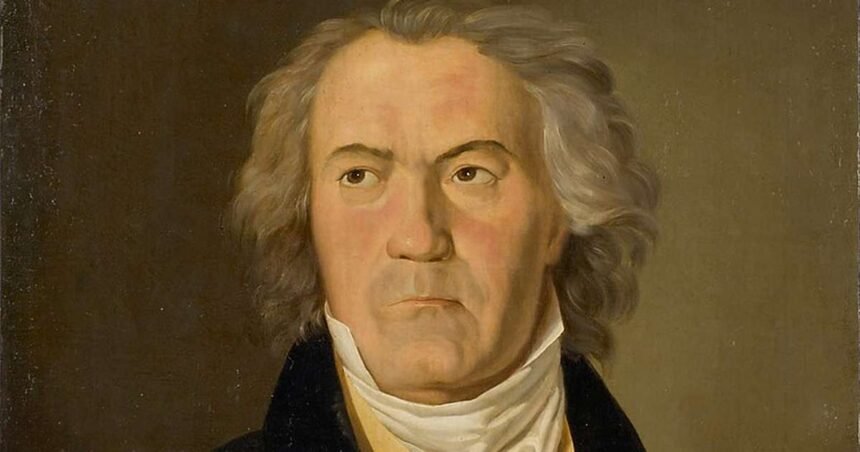 Imagen del fragmento de púrpura de Tiro encontrado en el interior de las cañerías de unas antiguas termas romanas.