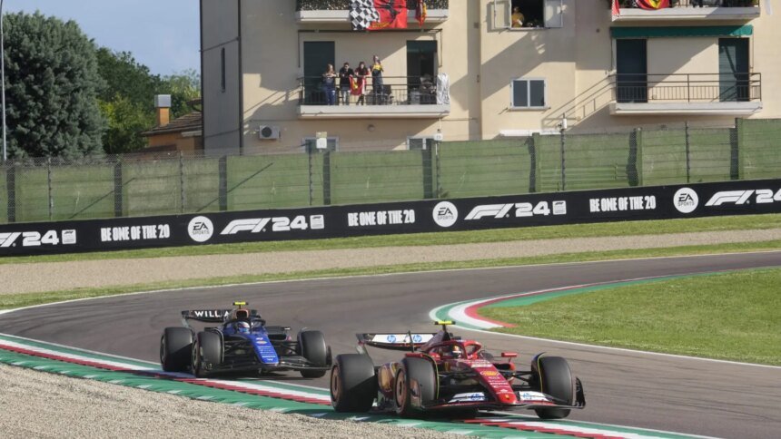Fernando Alonso, durante los entrenamientos libres en Imola.