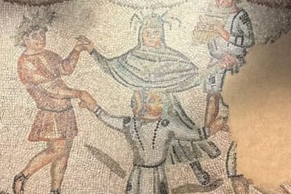 Imagen del papiro en el cual se ha podido leer las indicaciones para encontrar la tumba de Platón.