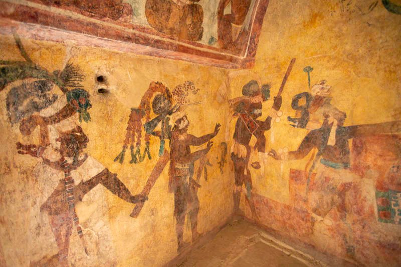 Detalle de algunas de las pinturas murales descubiertas en el sitio maya de Bonampak.
