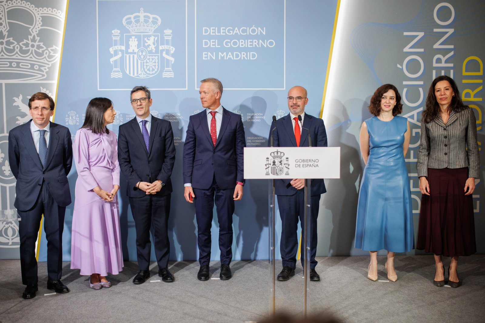 El alcalde del Ayuntamiento de Madrid, José Luis Martínez-Almeida, el delegado del Gobierno en la Región, Francisco Martín, y la presidenta de la Comunidad de Madrid, Isabel Díaz Ayuso, durante la toma de posesión del cargo del delegado.