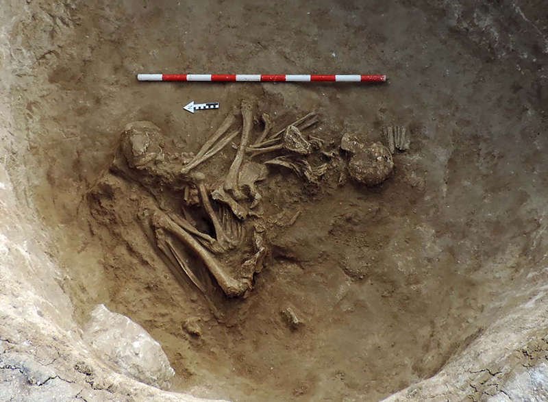 Enterramiento doble descubierto en el yacimiento neolítico de Valdelasilla, en Illescas.