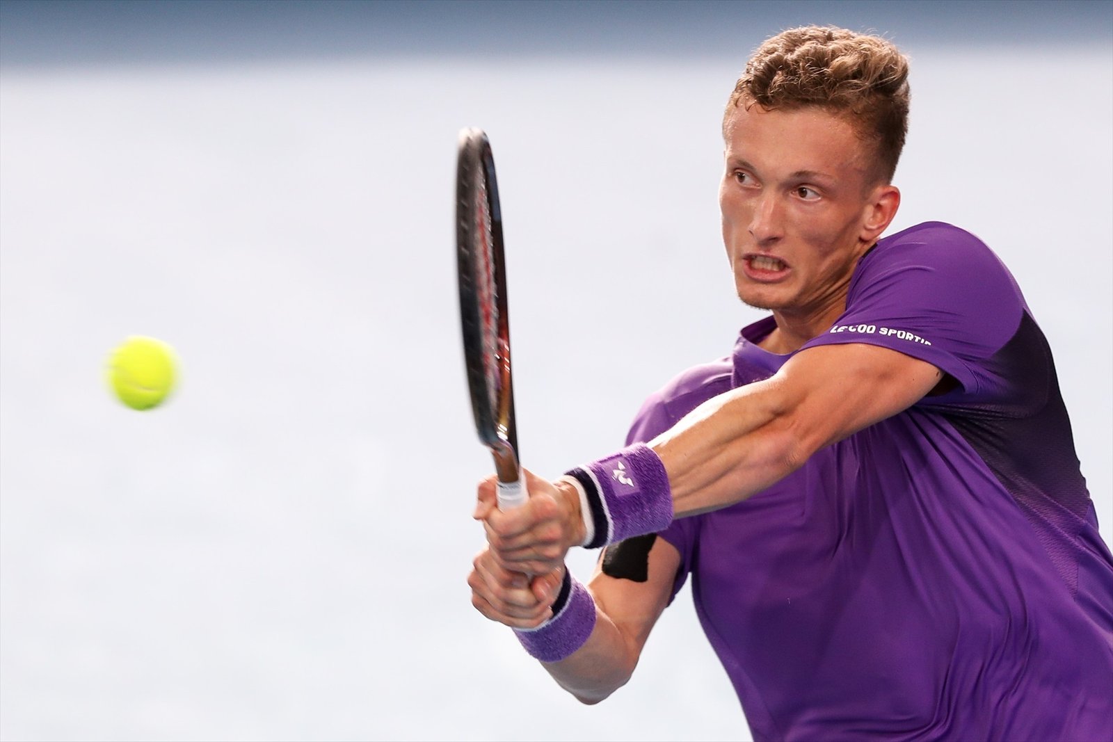 Jiri Lehecka of Czechia in action against Jack Draper of the United Kingdom during the Mens Singles Final match of the 2024 Adelaide International at Memorial Drive Tennis Centre in Adelaide, Saturday, January 13, 2024. (AAP Image/Matt Turner) NO ARCHIVING, EDITORIAL USE ONLY AAPIMAGE / DPA (Foto de ARCHIVO) 13/1/2024 ONLY FOR USE IN SPAIN