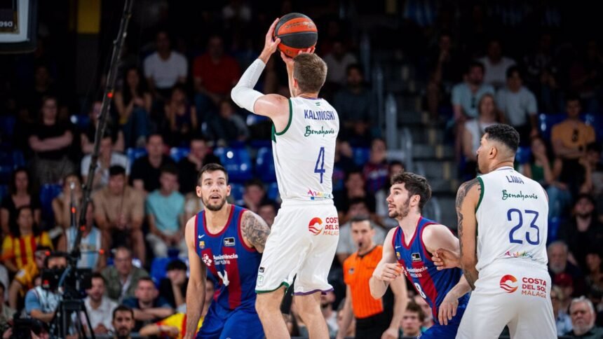 El Real Madrid cae en La Fonteta y el líder Unicaja toma el Palau