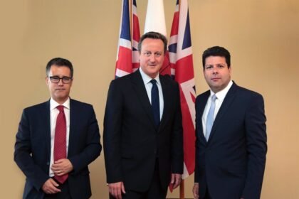 Cameron se escuda en que Gibraltar quiere una "frontera fluida" con España para defender el acuerdo en los Comunes