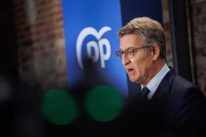 Feijóo pide a Sánchez una campaña de propuestas en vez de "montajes" y no poner en peligro inversiones en Argentina