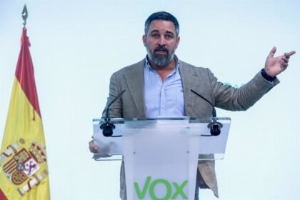 Abascal afea al Gobierno que dejen entrar a "inmigrantes ilegales" y pueda impedir a Milei: "El autócrata está desatado"