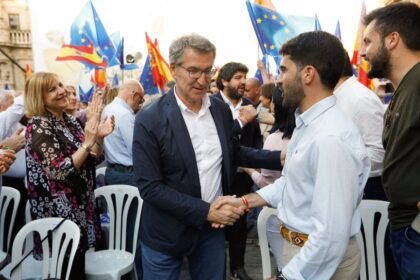 Feijóo pide aglutinar el voto en el PP para "pasar página del sanchismo" y "el Gobierno más retrógrado" en 45 años