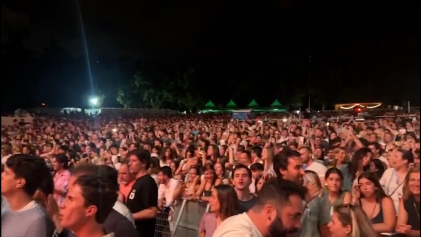 Los asistentes al concierto de Taburete: "¡Pedro Sánchez, hijo de puta!"