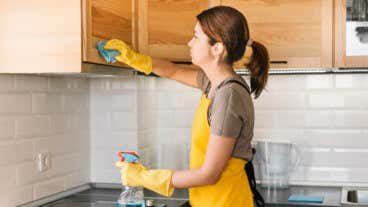 ¿Cómo limpiar los muebles de cocina? 12 técnicas diferentes