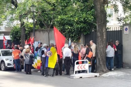 Ridícula concentración de sindicatos afines a Sánchez que pretendían hacer un escrache al Gobierno de Milei