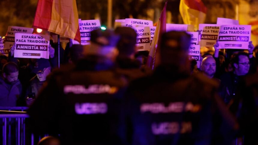 Policías nacionales, en una manifestación