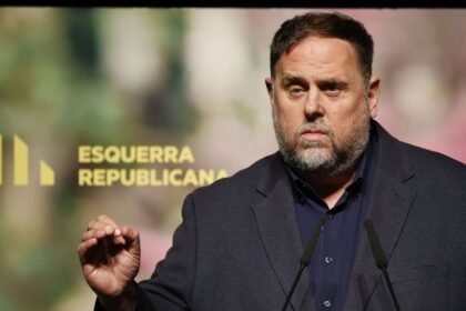 Un grupo de trabajadores de prisiones boicotean el discurso de Junqueras durante el mitin de ERC en Lleida