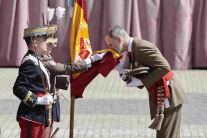 La emotiva jura de bandera del Rey Felipe VI en Zaragoza ante la presencia de Leonor como testigo