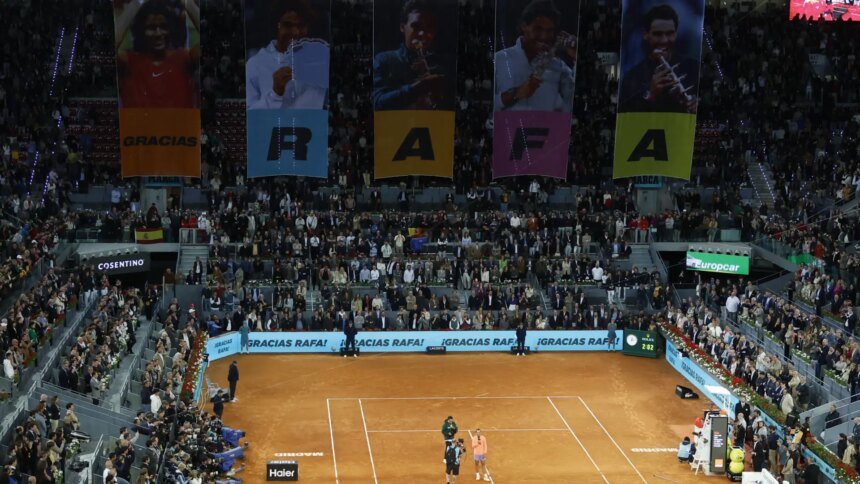 Carlos Alcaraz celebra su victoria ante Jan Lennard Struff.
