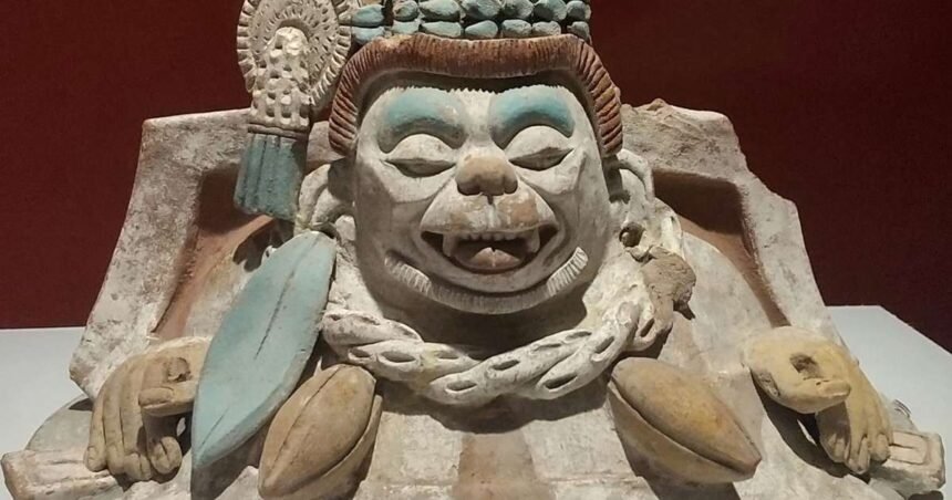 Máscara funearia de jade de la Reina Roja. Museo del Sitio, Palenque.