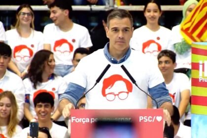 Sánchez ningunea a Illa y cierra la campaña catalana con un acto de exaltación de su persona