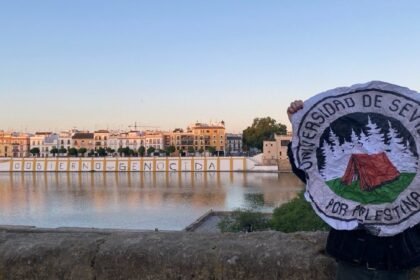 Estudiantes radicales de la Universidad de Sevilla destrozan Triana para mostrar su odio a Israel