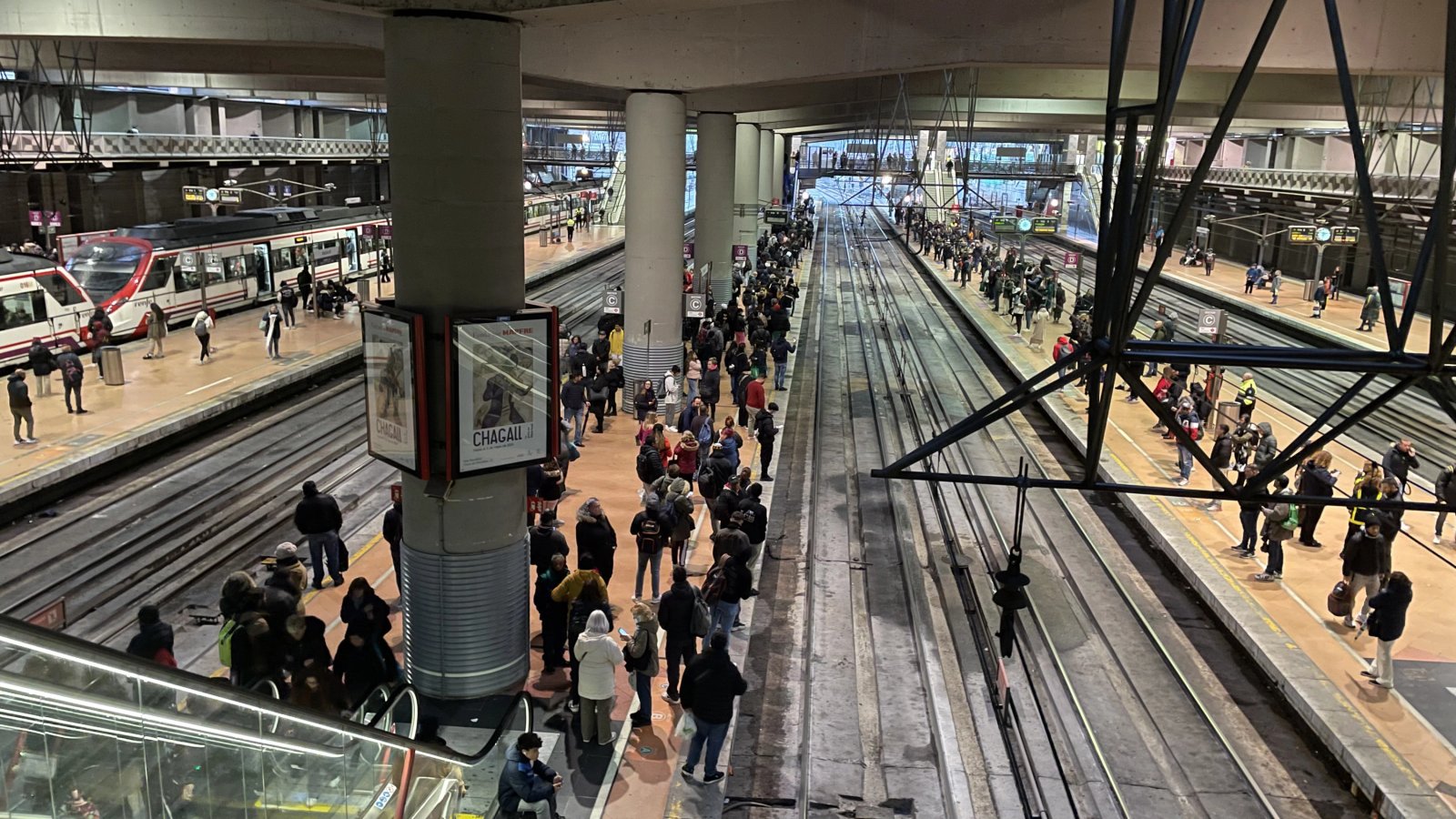 Una incidencia en la entrada sur de la estación de Atocha de Madrid está afectando esta mañana de viernes a los usuarios de Cercanías causando 