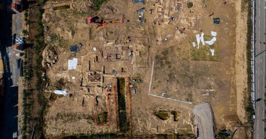 Imagen del papiro en el cual se ha podido leer las indicaciones para encontrar la tumba de Platón.