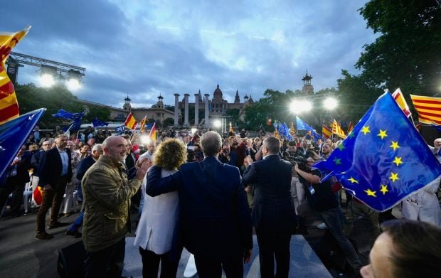 Feij&oacute;o y Montserrat en el mitin de Barcelona. Foto: David Mudarra