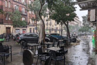 Impactantes imágenes de la tormenta en Madrid: una fuerte DANA cargada de granizo cae sobre el centro