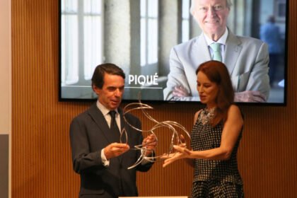 Aznar: “El horizonte de una Cataluña reconciliada consigo misma pasa por la ley y la Constitución”