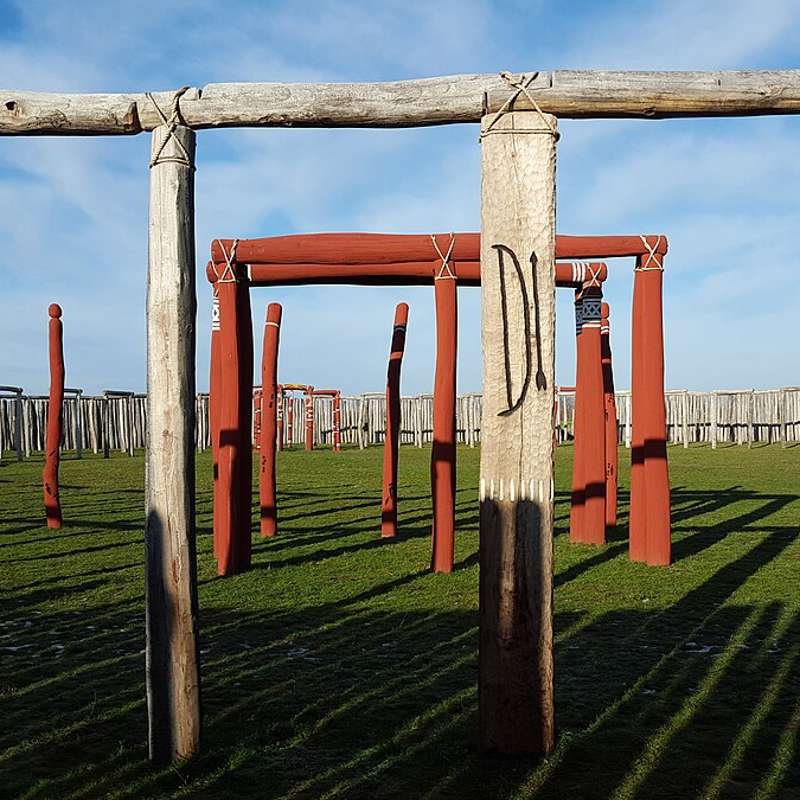 Detalle de la empalizada de madera que conforma el henge de Pömmelte construido en el Neolítico tardío.