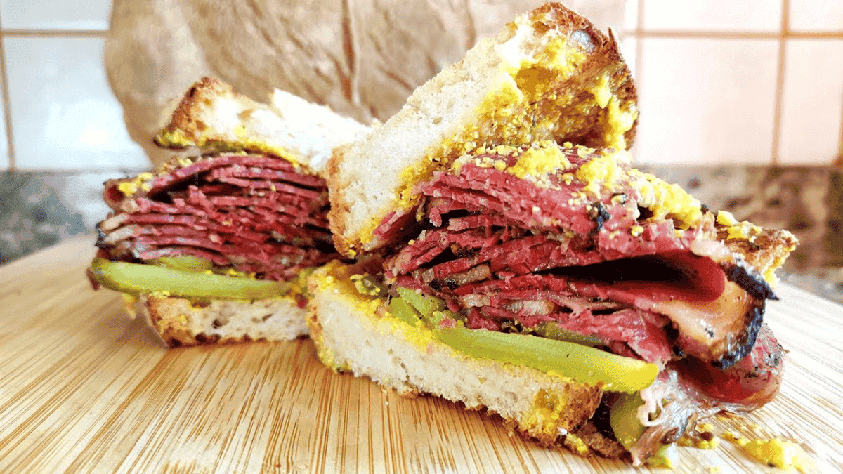 sándwich de pastrami