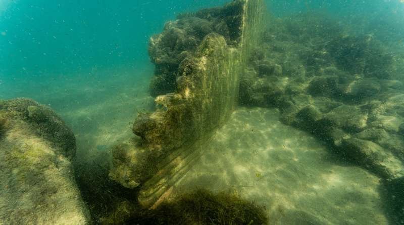 Parte de los muros de la estructura descubierta bajo las aguas y recientemente estudiada.