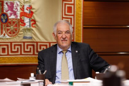 Conde-Pumpido, ingresado de urgencia en Melilla