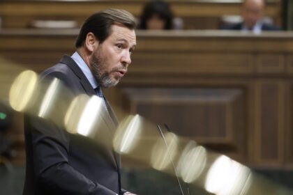 Óscar Puente llama «saco de mierda» a Vito Quiles, jefe de prensa de Alvise Pérez