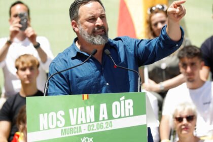Abascal: «Más muros y menos moros que no respetan a las mujeres»