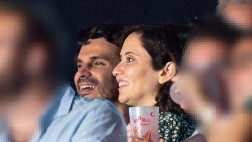 El novio de Ayuso llega con peluca gris y sin barba a los juzgados de Plaza Castilla