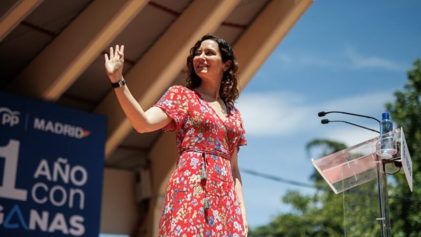 Ayuso acusa a Sánchez de liquidar los contrapoderes y de impulsar una dictadura: "Sanchismo es chavismo"