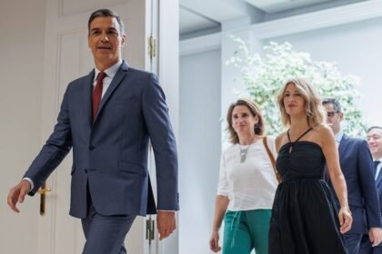 Pedro Sánchez, Yolanda Díaz y Teresa Ribera.