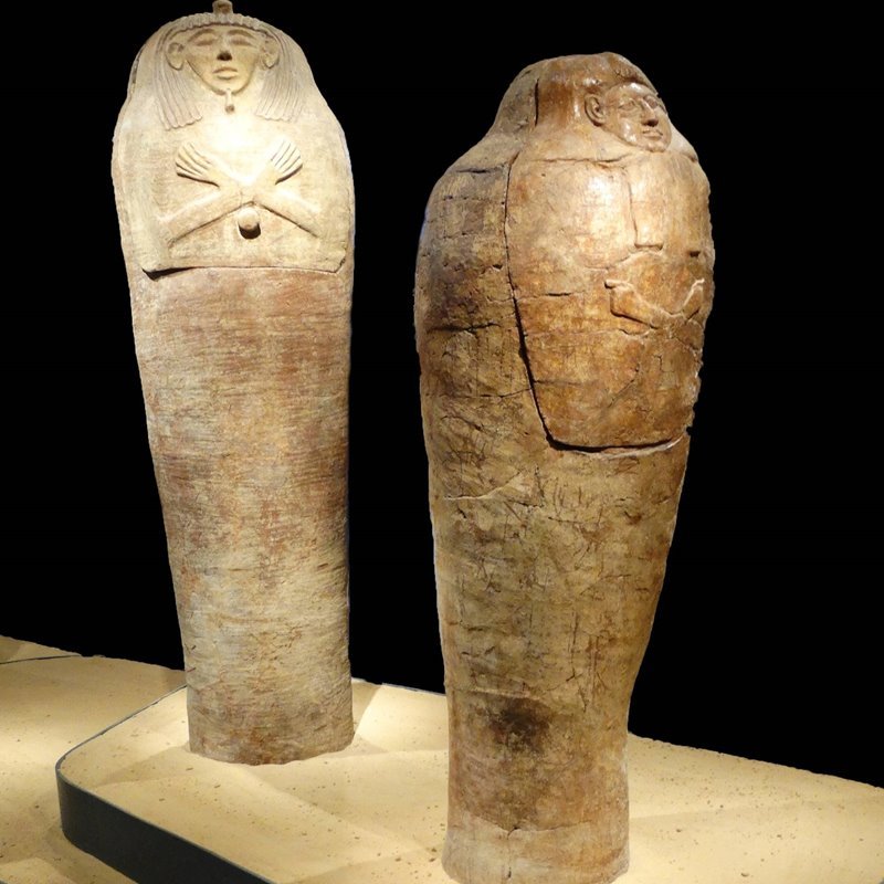 Ataúdes antropomorfos con influencia egipcia. Deir el-Balah.