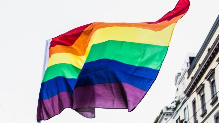 El PSOE pone la bandera LGTBI en sus cuentas en redes... menos en una Ceuta con un 43% de musulmanes