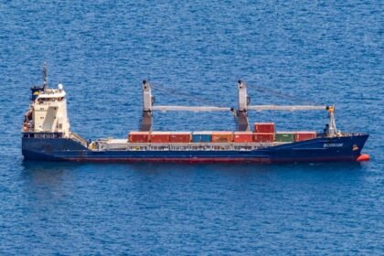 El carguero Borkum cargado de armas renuncia a hacer escala en Cartagena y se dirige a Eslovenia