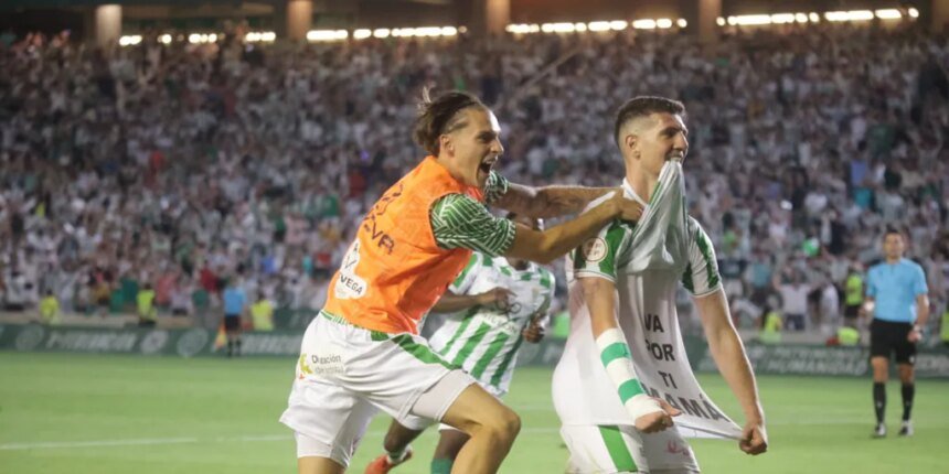 Celebración del ascenso del Córdoba CF: ofrendas, actos, recorrido en autobús y fiesta en Las Tendillas