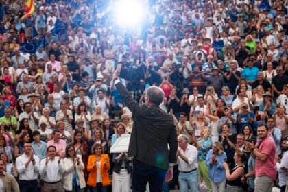 Feijóo insta a votar por la libertad: "Intentan coartarla porque no pensamos como el 'puto amo'"
