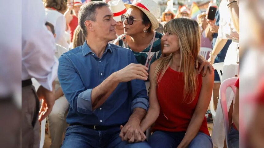 Pedro Sánchez reaparece con Begoña Gómez en un mitin del PSOE en plena imputación